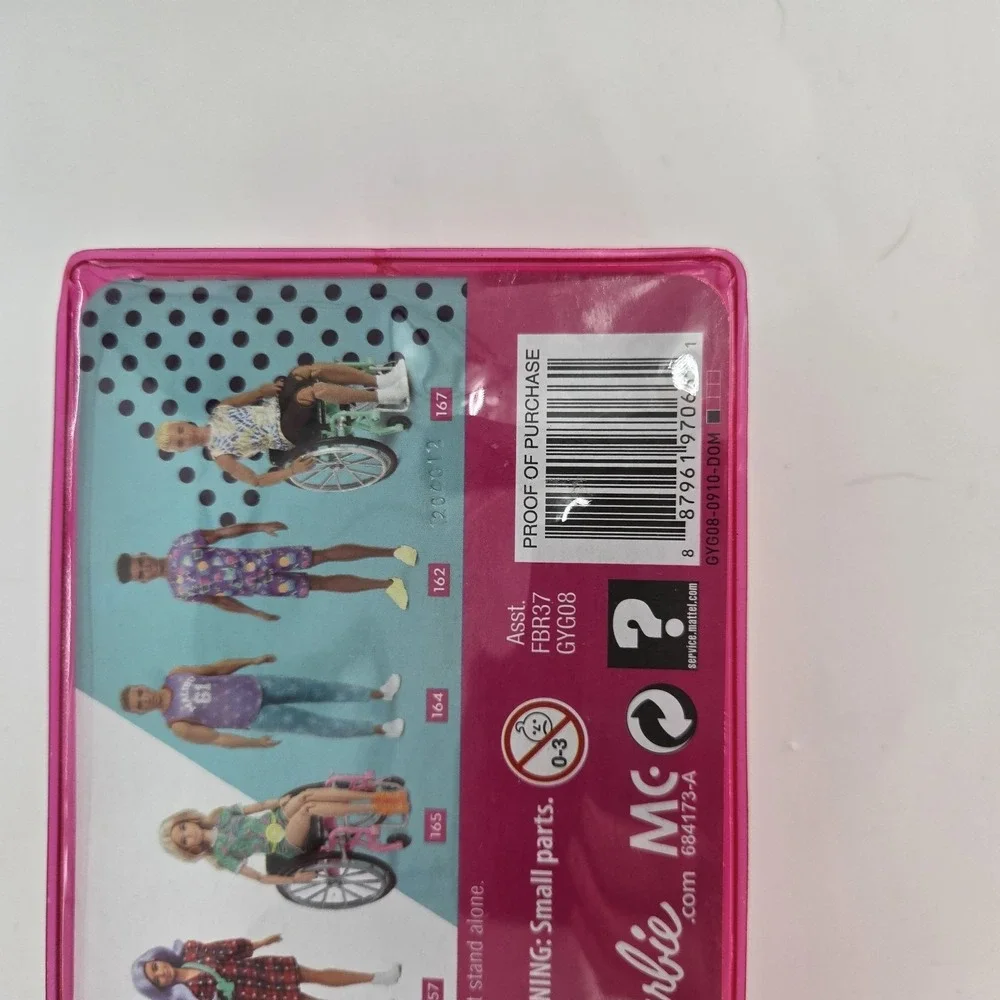 Mattel - Barbie FASHIONISTAS DOLL #135 (Vitiligo, Curly Brunette Hair) GYG08